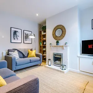 Quaint 2 Bedroom Holiday home
