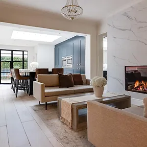 Luxury Georgian Townhouse With Cinema And Parking Holiday home